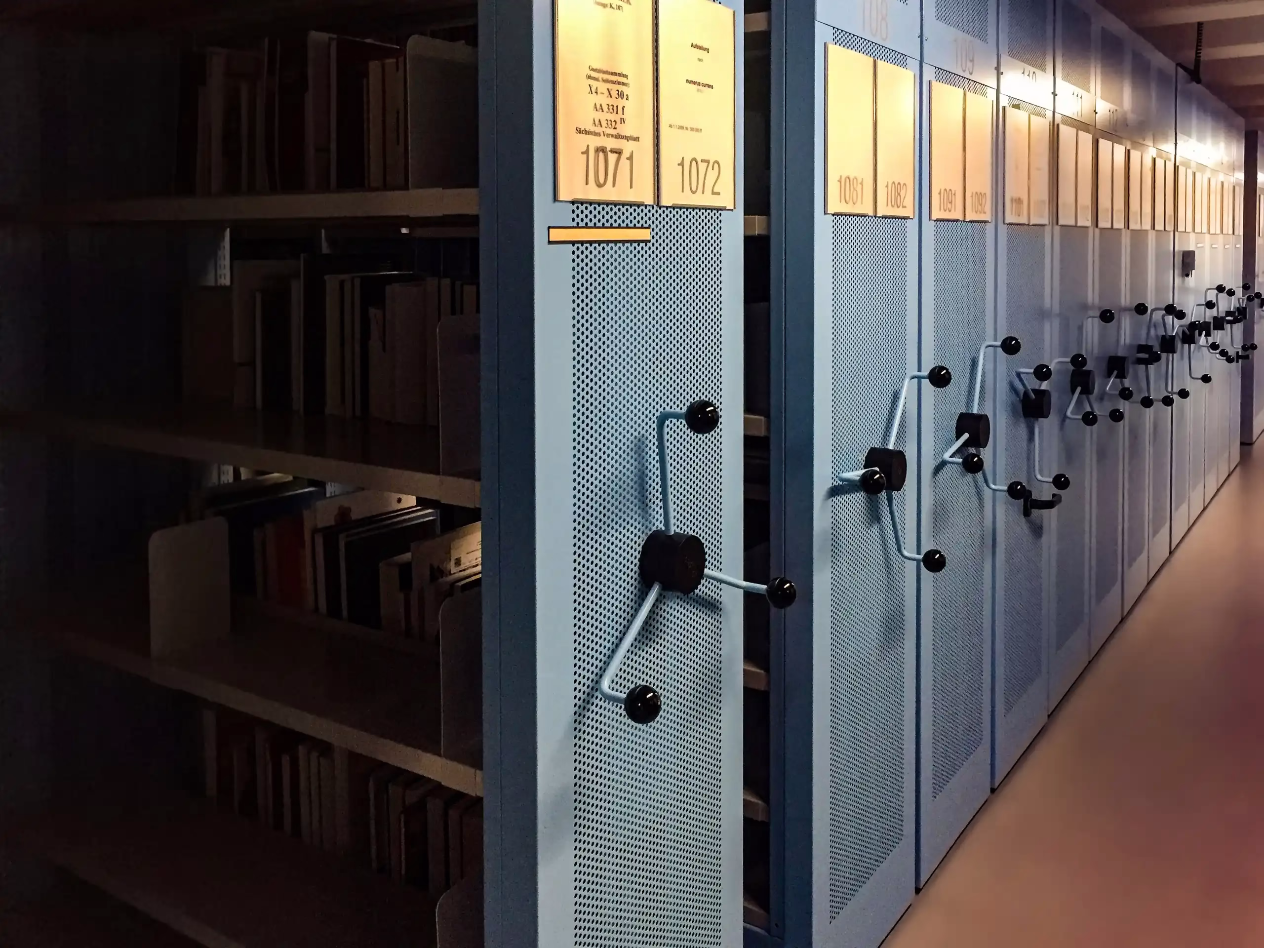Moving shelves in a library